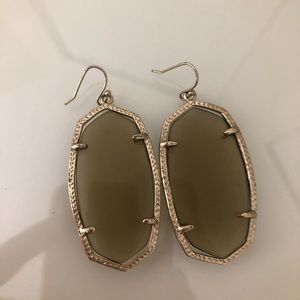 Kendra Scott Danielle. Translucent light brown